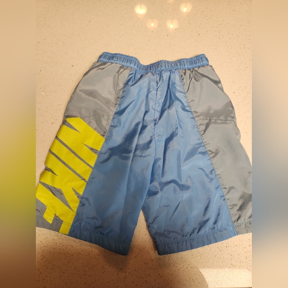 NIKE shorts Size Large - Picture 2 of 3